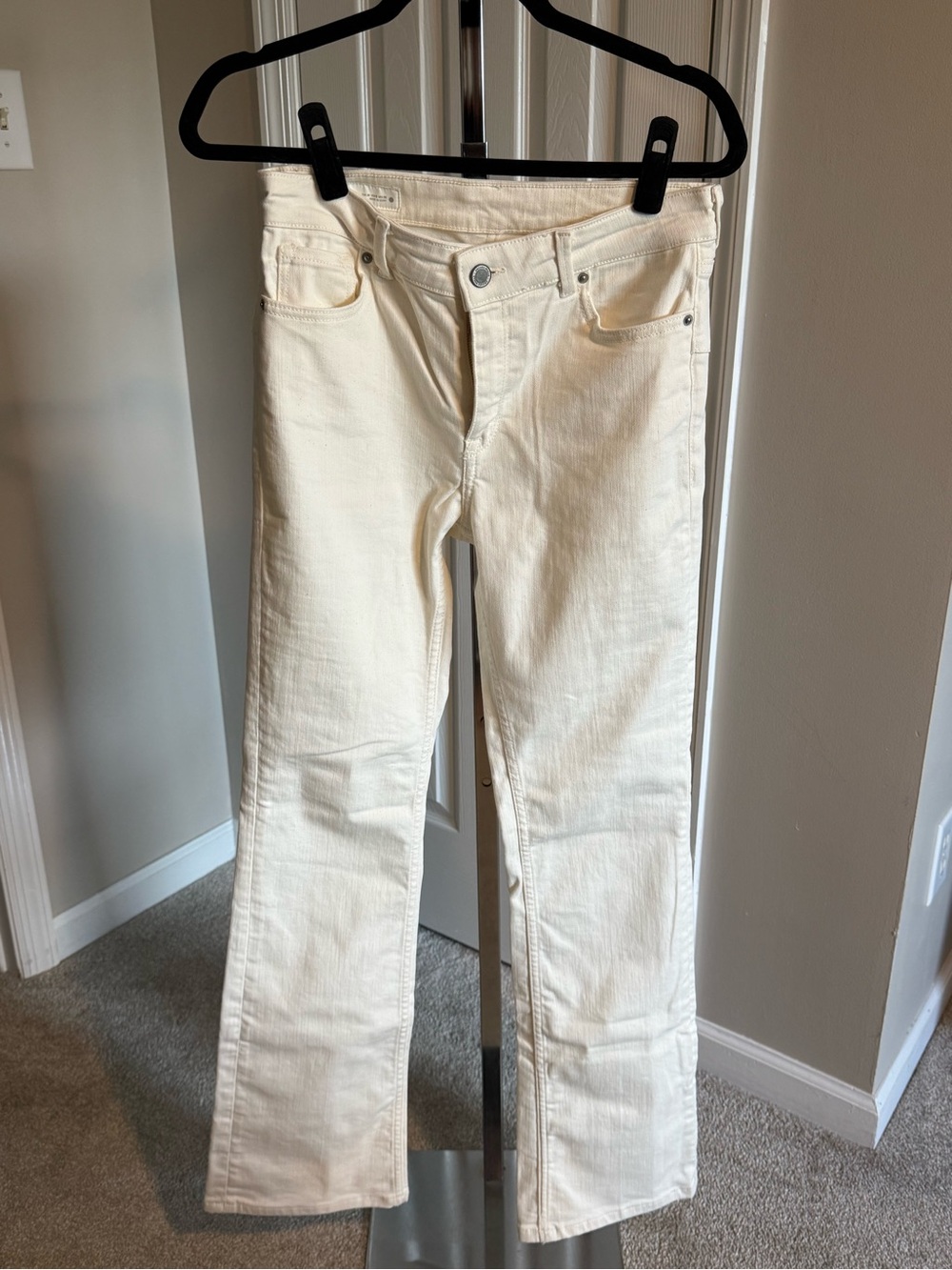 Zara Straight Leg Jeans in Cream
